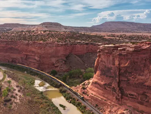 rm21_rtr_train_exterior_ruby_canyon_edit.jpg