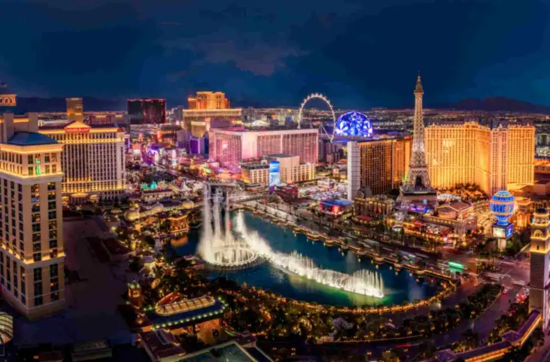 jpeg-optimizer_rr_lvcva-strip_caesars-bellagio-paris-1.jpg